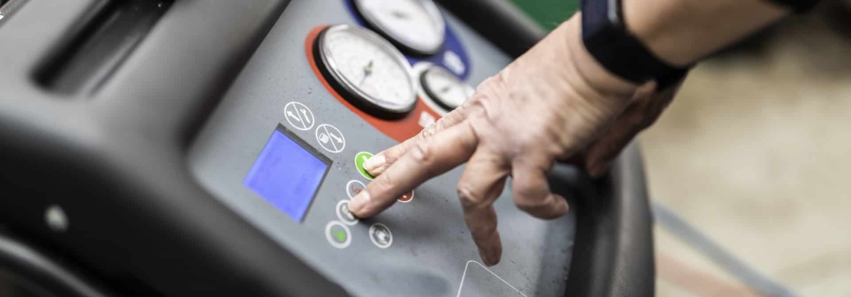 Lad Birkelund Biler stå for din aircondition service. Ring i dag.