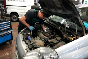 Vi tilbyder autoservice af højeste kvalitet. Kontakt os i dag.